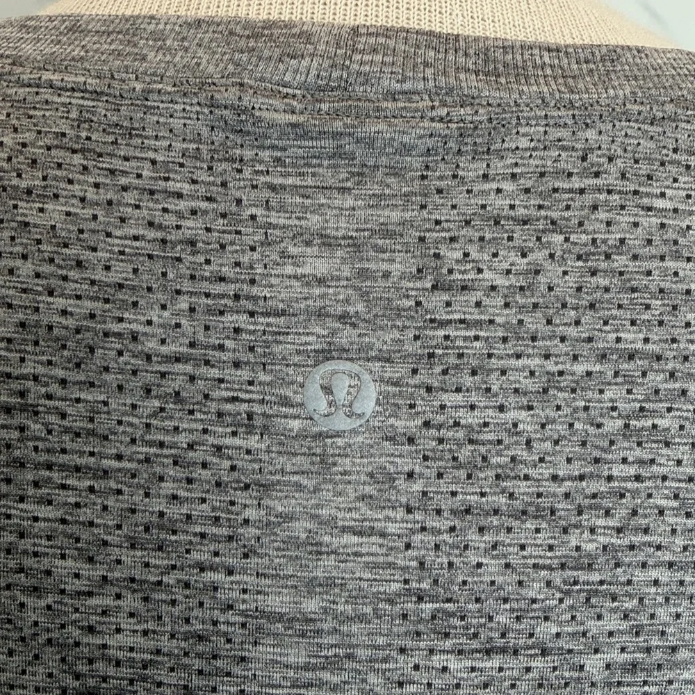 Lululemon Swiftly Tech Long Sleeve Breeze Relaxed Fit Slate Gray / White Size 8